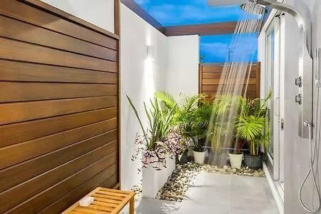 Oceanside 2 Bedroom Luxury Villa With Private Pool, 500Ft From Long Bay Beach -V8 0*,