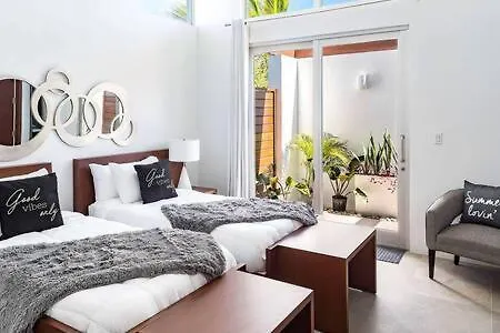 Oceanside 2 Bedroom Luxury Villa With Private Pool, 500Ft From Long Bay Beach -V8