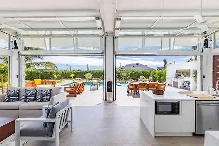 Oceanside 2 Bedroom Luxury Villa With Private Pool, 500Ft From Long Bay Beach -V8 Turks og Caicos Islands