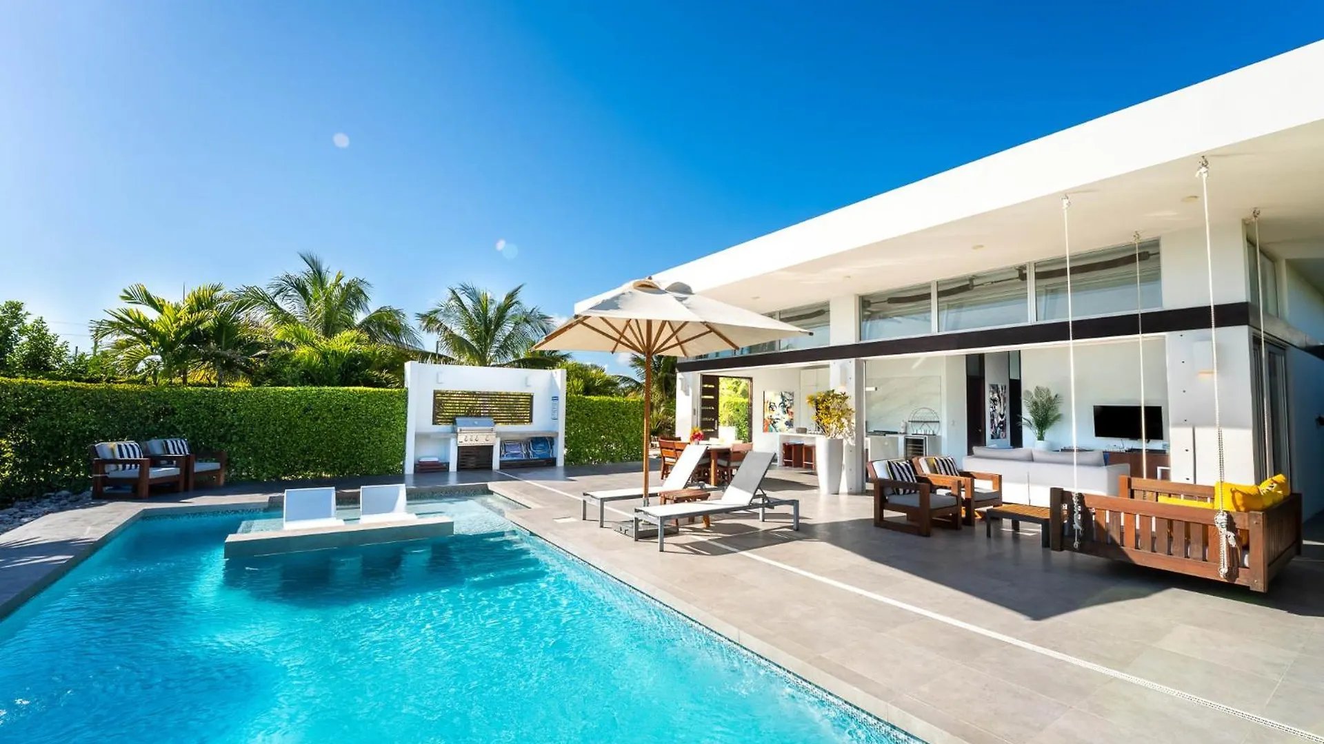 Oceanside 2 Bedroom Luxury Villa With Private Pool, 500Ft From Long Bay Beach -V8