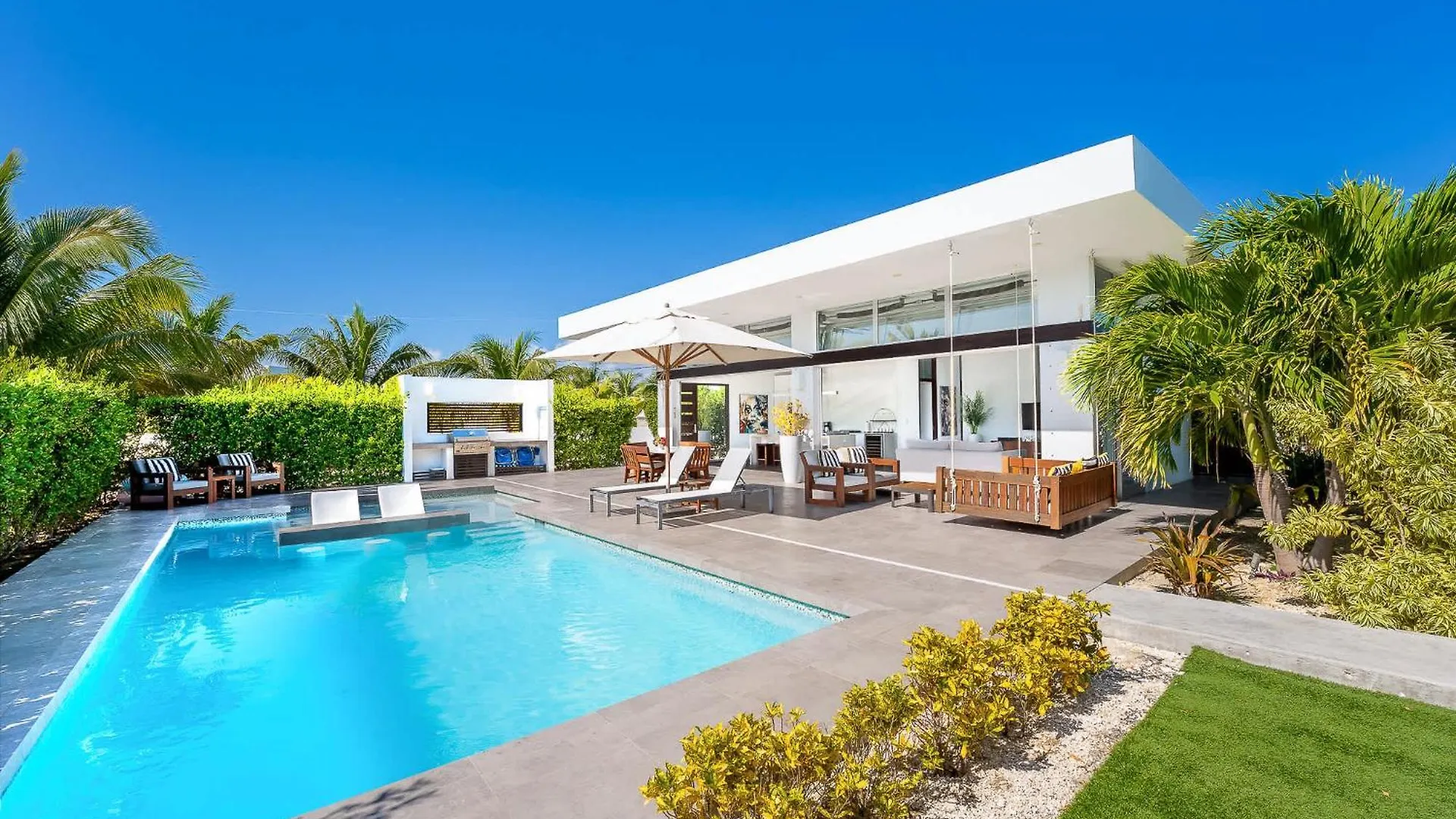 Oceanside 2 Bedroom Luxury Villa With Private Pool, 500Ft From Long Bay Beach -V8