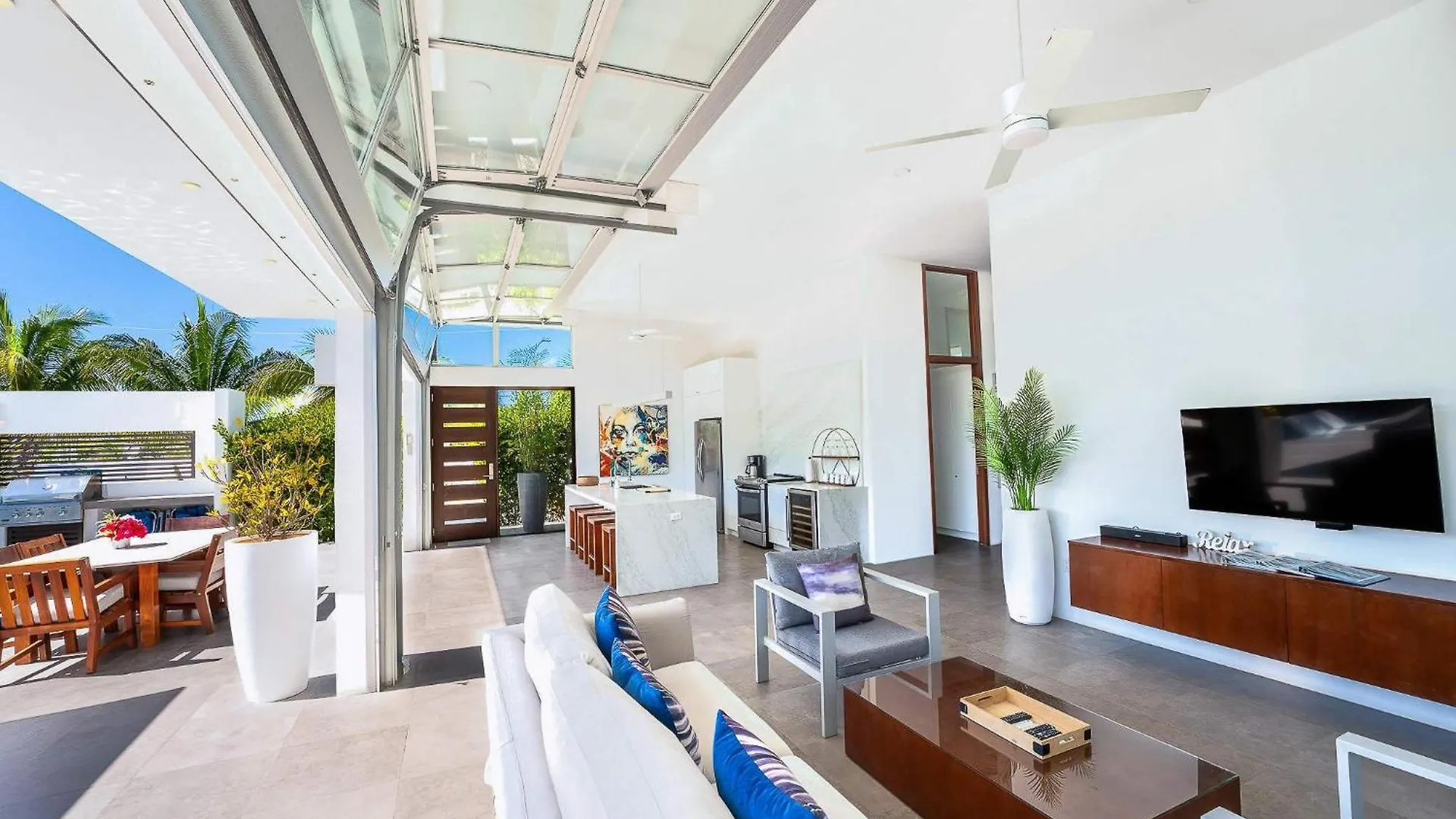 Oceanside 2 Bedroom Luxury Villa With Private Pool, 500Ft From Long Bay Beach -V8